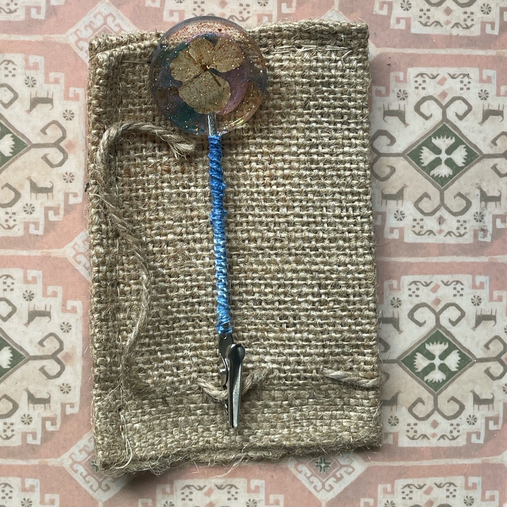 Handmade botanical resin art clip with macrame covered post - round pansy PB-3
